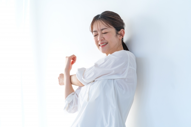 ストレッチする女性